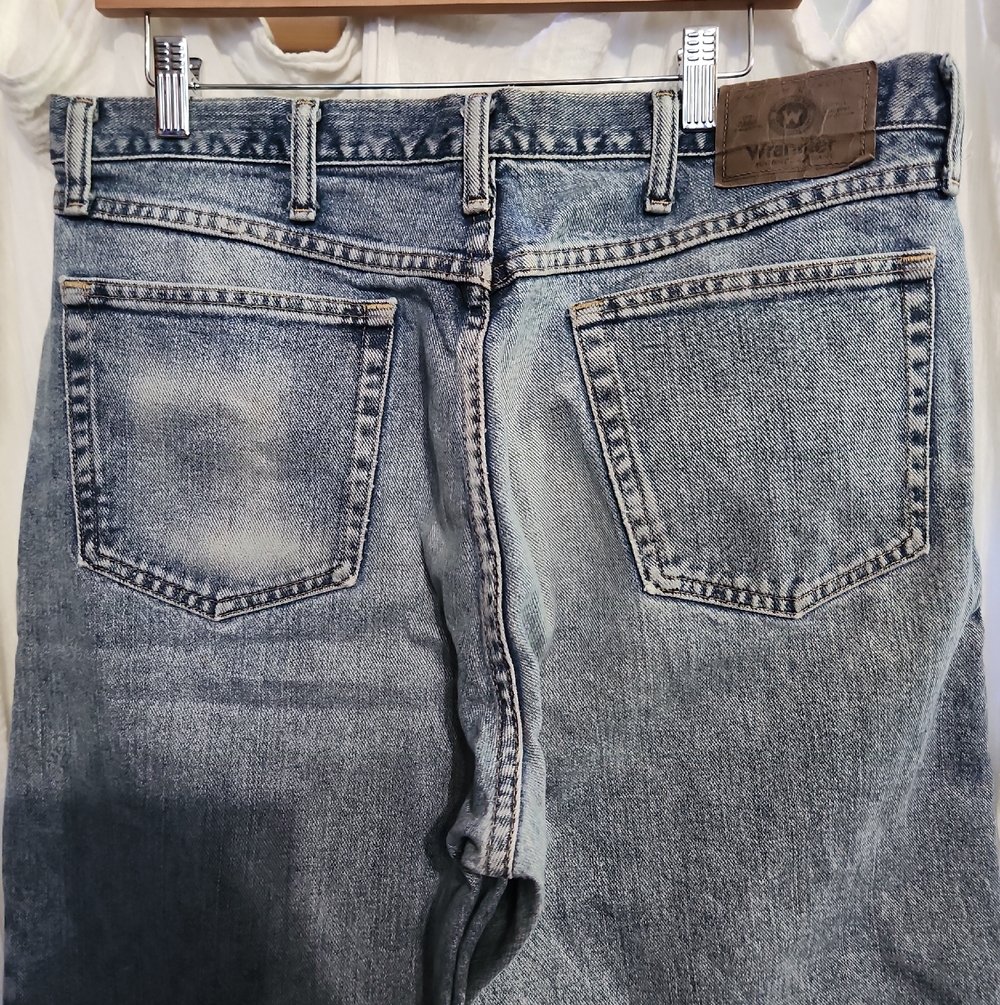 Wrangler Light Blue Relaxed Fit Men's Jeans 36×32